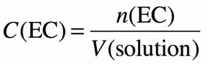 Formule de la concentration en quantité de matière en fonction de la quantité de matière et du volume