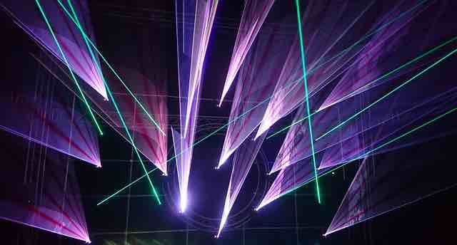 Rayons lasers au cours d'un concert