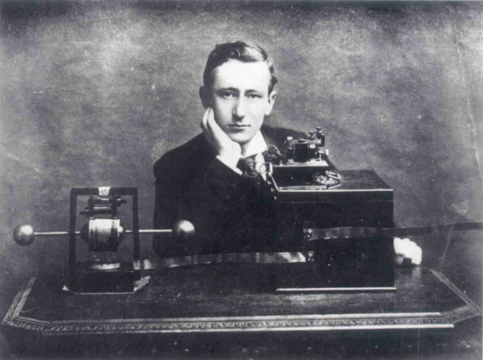 La radio (1895)  phychiers.fr
