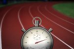 Chronomètre sur une piste d'athlétisme